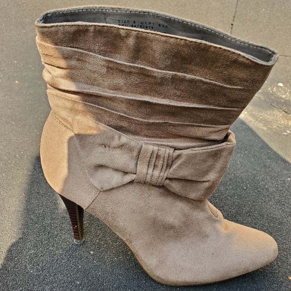 Alfred Sung Pure suede bow high heel ankle boots - Picture 2 of 8